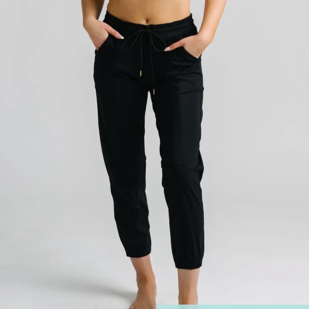 Zyia cropped joggers black size 8